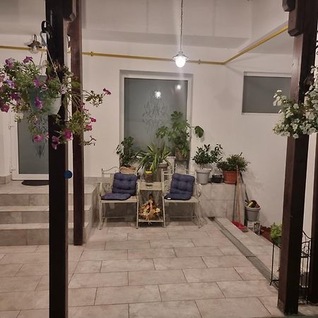 Casa Musceleana Hotel Câmpulung Buitenkant foto