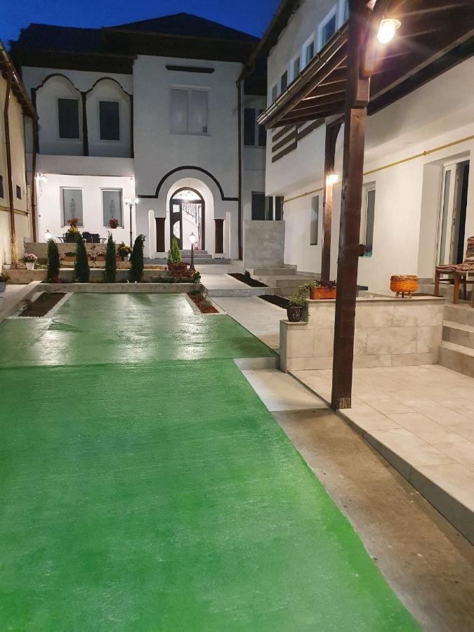 Casa Musceleana Hotel Câmpulung Buitenkant foto