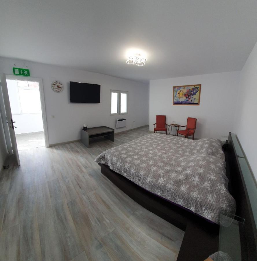 Casa Musceleana Hotel Câmpulung Buitenkant foto