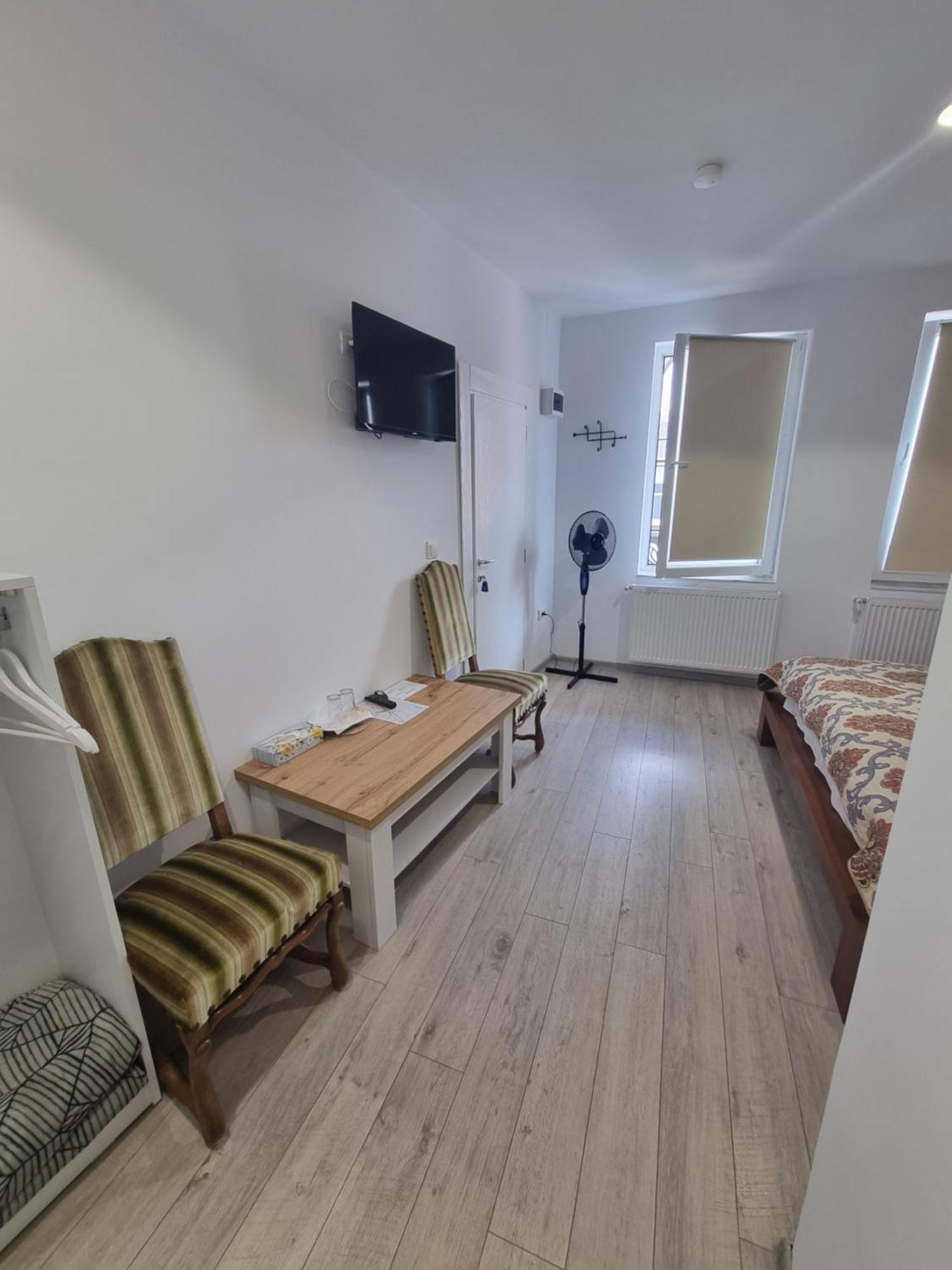 Casa Musceleana Hotel Câmpulung Buitenkant foto