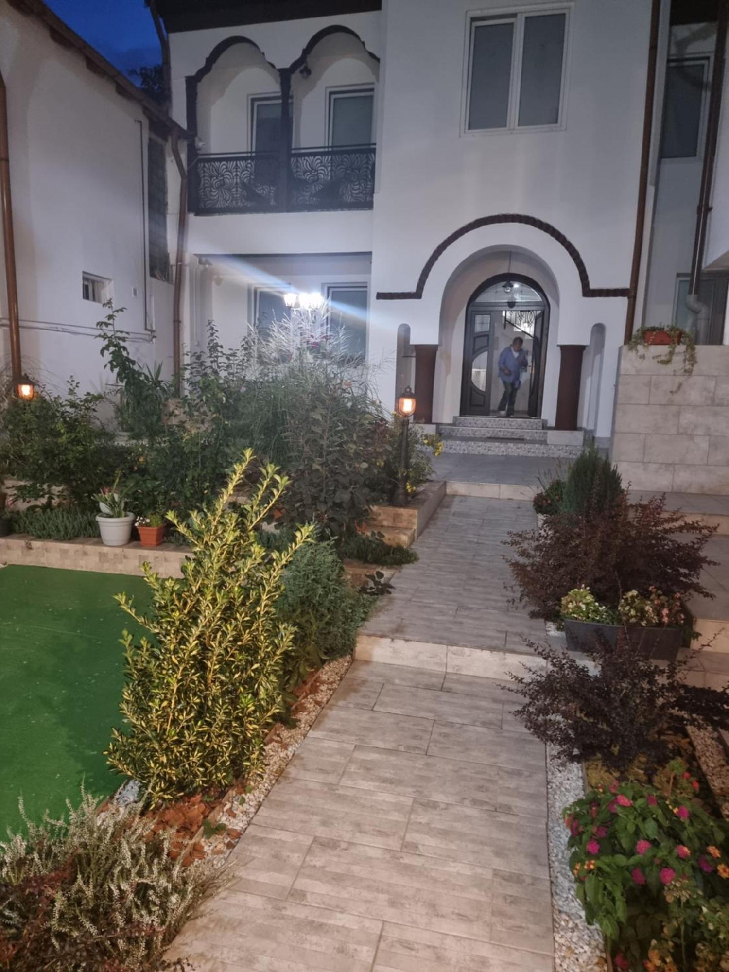 Casa Musceleana Hotel Câmpulung Buitenkant foto