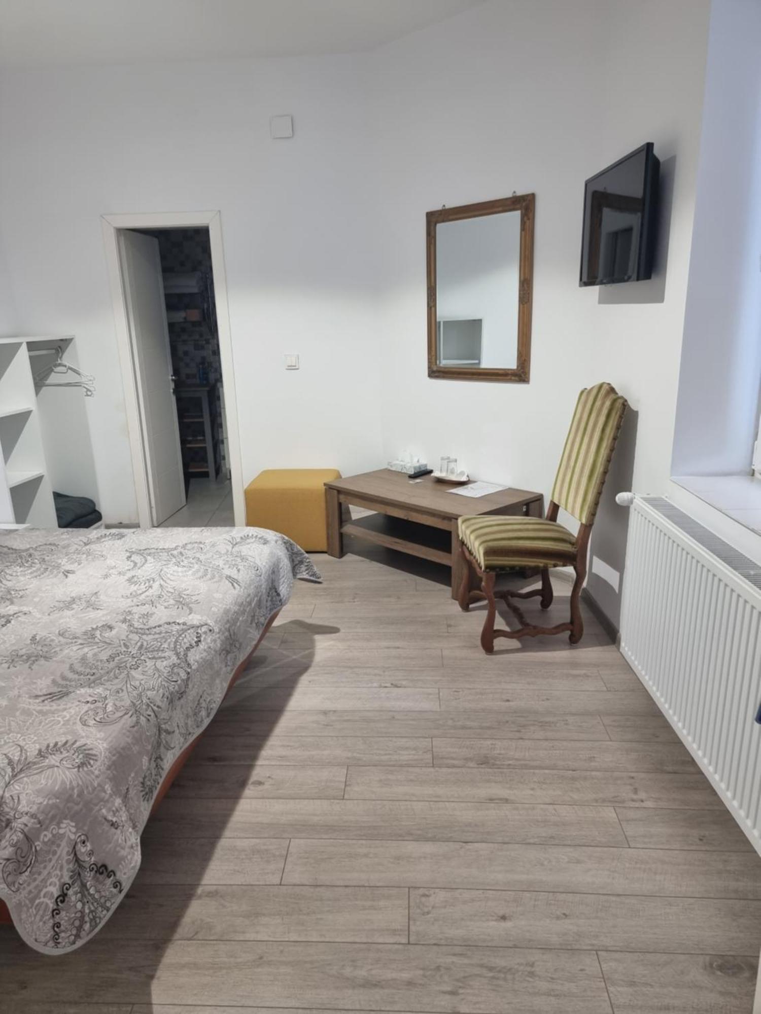 Casa Musceleana Hotel Câmpulung Buitenkant foto