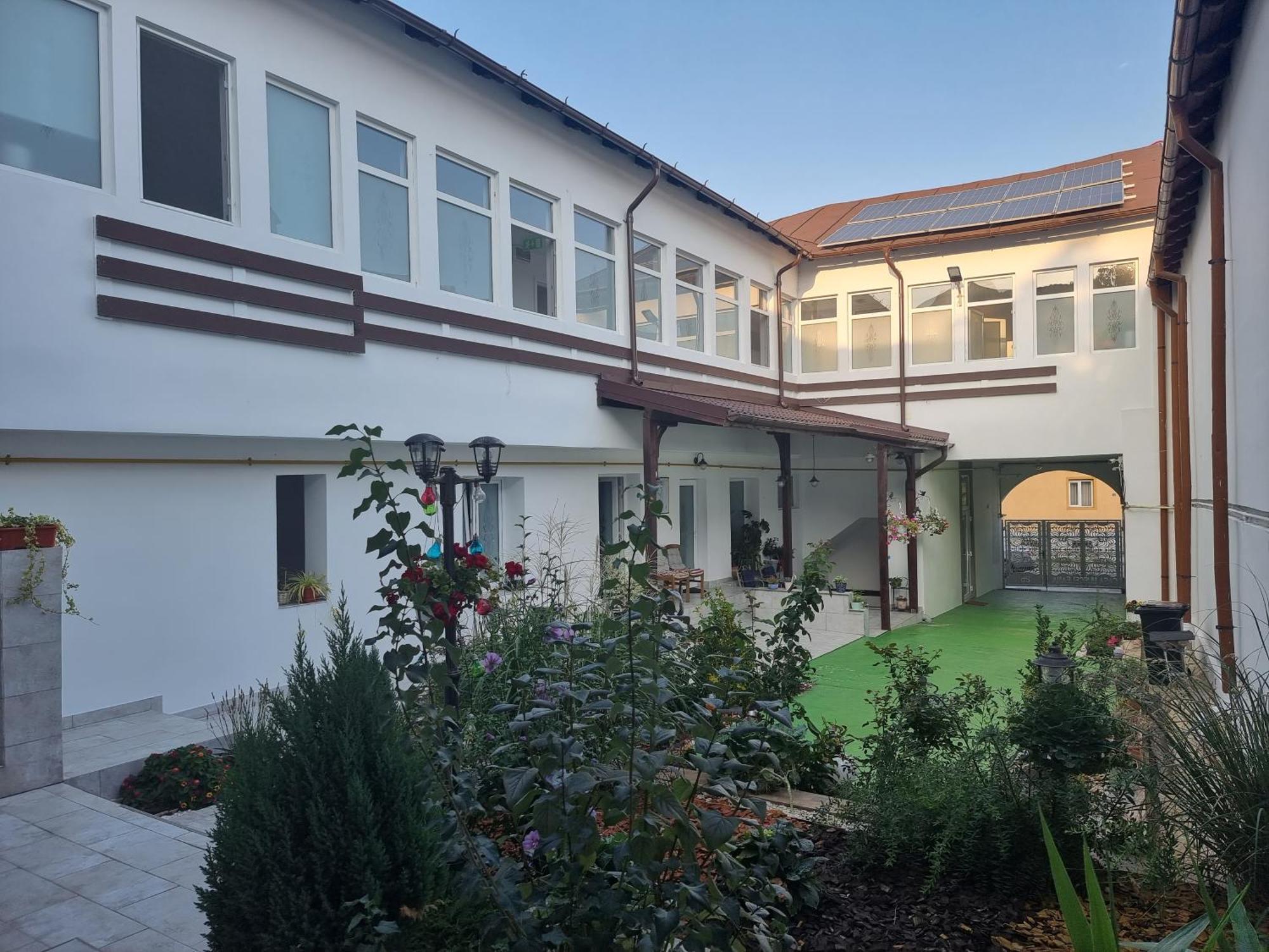 Casa Musceleana Hotel Câmpulung Buitenkant foto