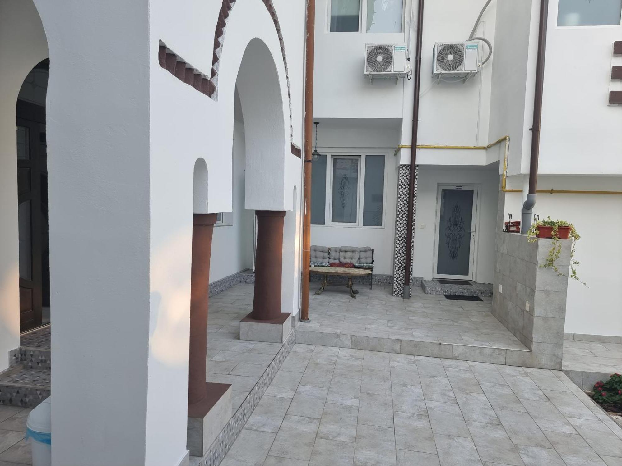 Casa Musceleana Hotel Câmpulung Buitenkant foto