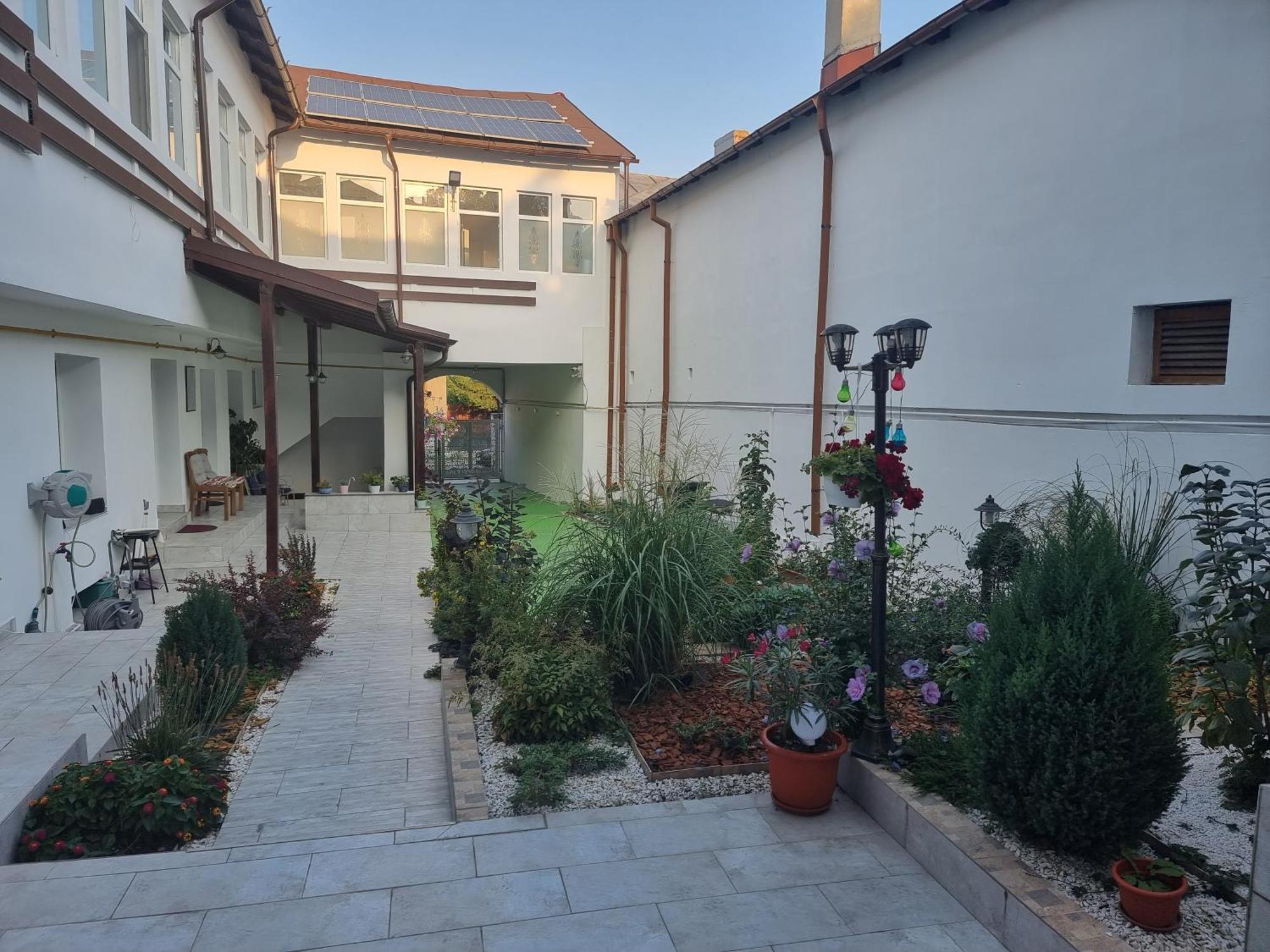 Casa Musceleana Hotel Câmpulung Buitenkant foto