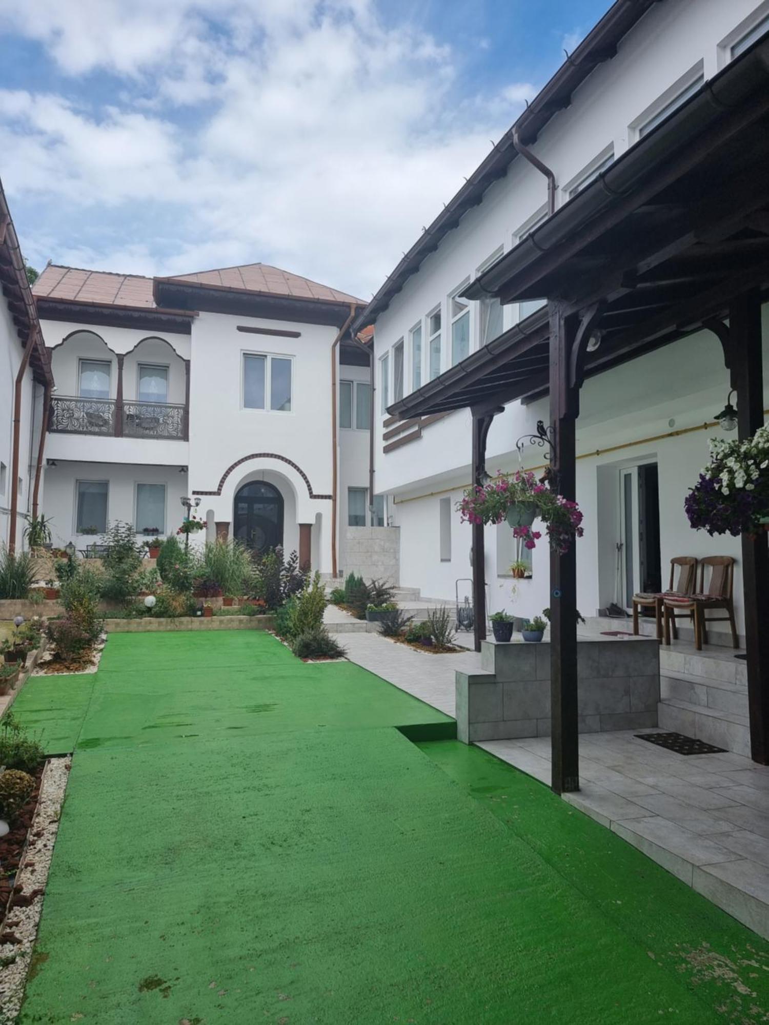 Casa Musceleana Hotel Câmpulung Buitenkant foto