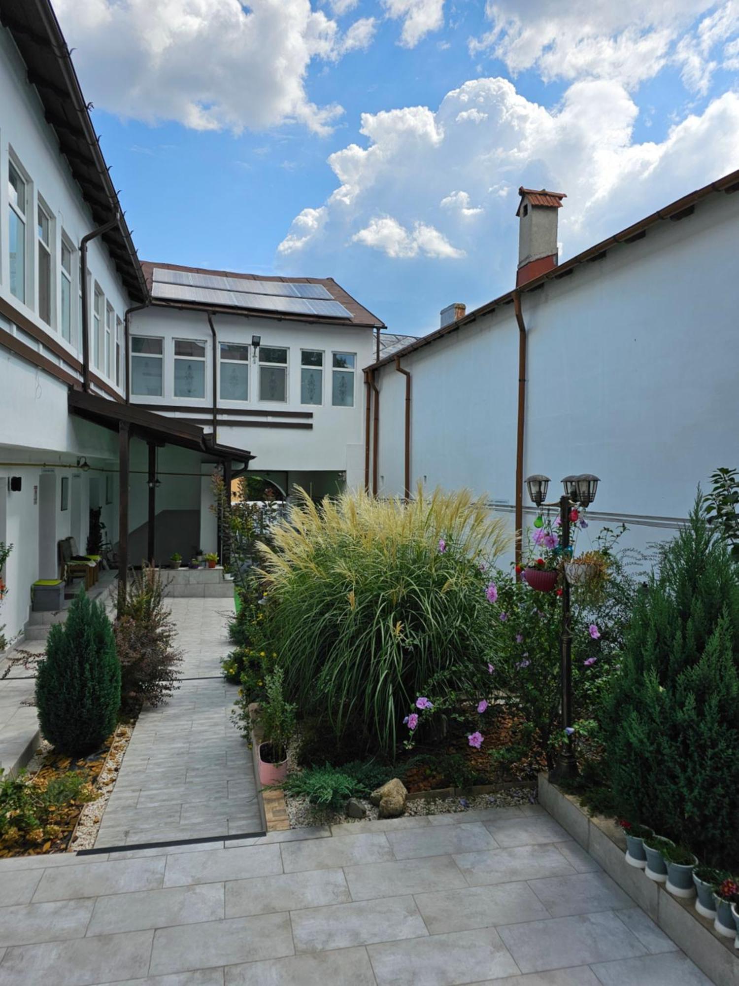 Casa Musceleana Hotel Câmpulung Buitenkant foto